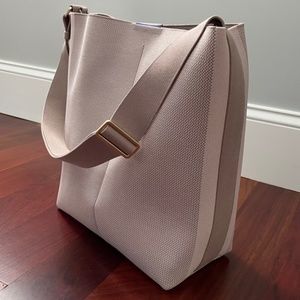 Rothy’s Lilac Haze Bucket Bag - Nwot - image 1